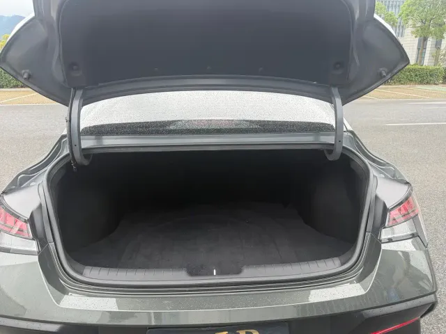 Hyundai Elantra — Фото автомобиля 5