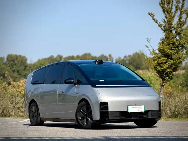 Li Auto MEGA — Фото автомобиля 3