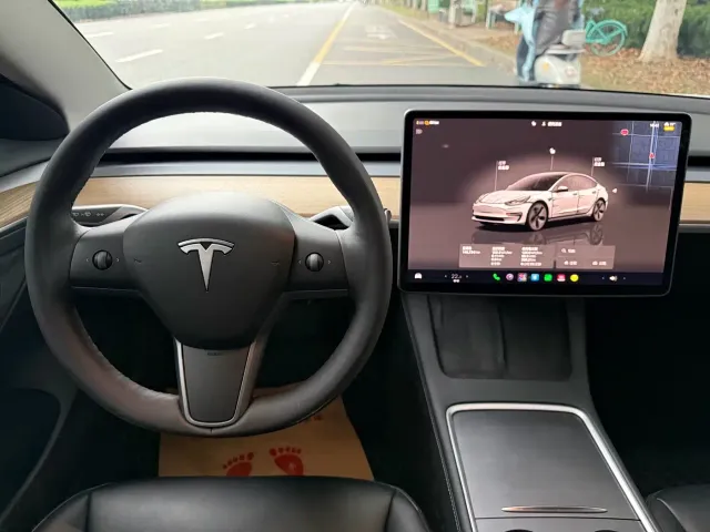 Tesla Model 3 — Фото автомобиля 9