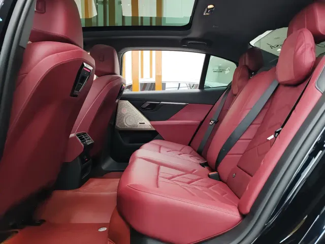 BMW i5 — Фото автомобиля 10