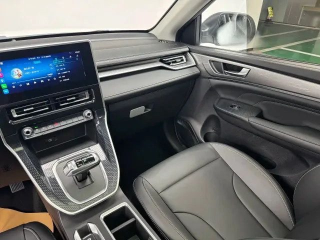 Haval M6 — Фото автомобиля 11