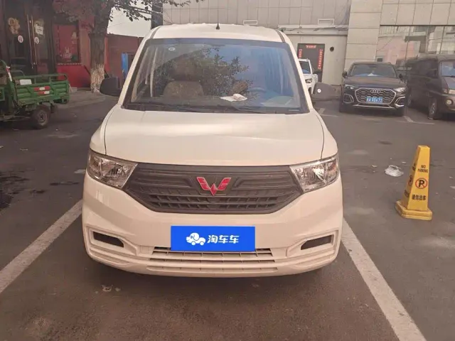 Wuling Hongguang V — Фото автомобиля 2