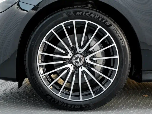 Mercedes-Benz E-Class — Фото автомобиля 10