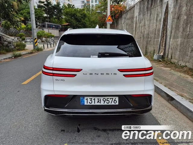 Genesis GV70 — Фото автомобиля 4