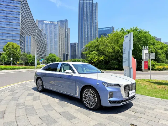 Hongqi H9 — Фото автомобиля 3