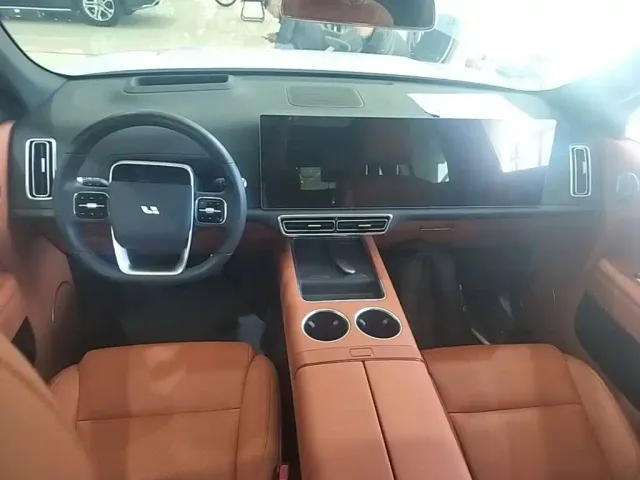 Li Auto L7 — Фото автомобиля 9