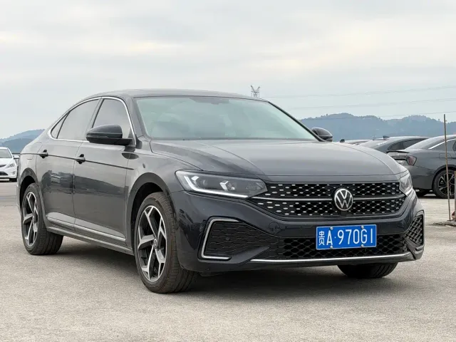 Volkswagen Passat — Фото автомобиля 3