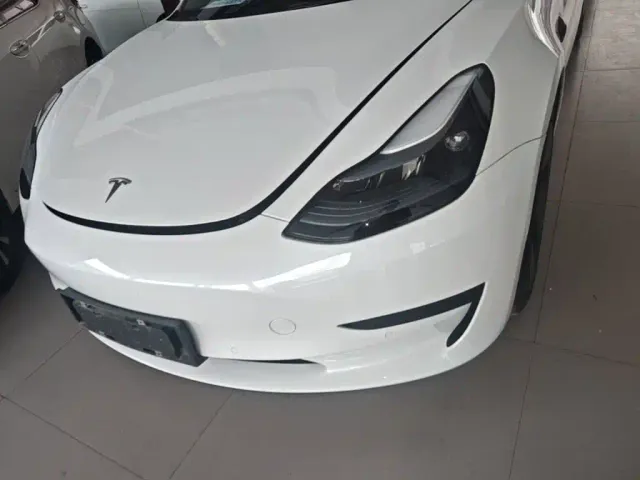 Tesla Model 3 — Фото автомобиля 23