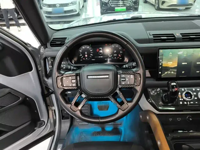 Land Rover Defender — Фото автомобиля 10