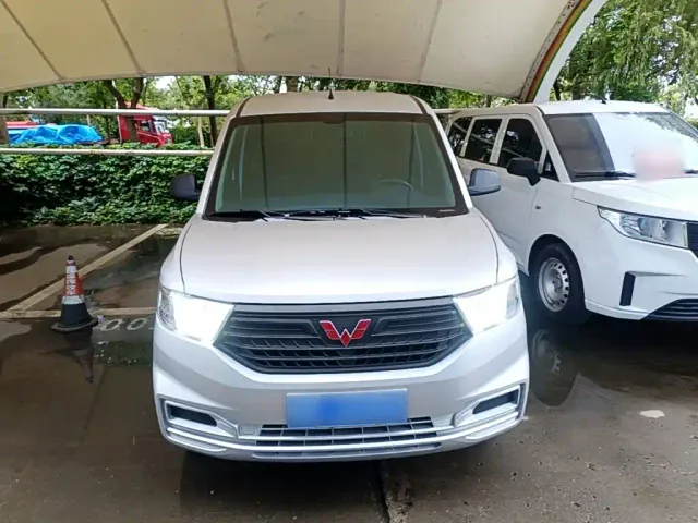 Wuling Hongguang V — Фото автомобиля 2