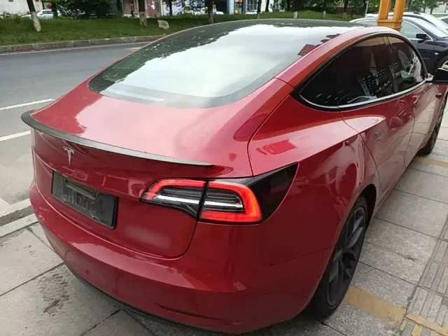 Tesla Model 3 — Фото автомобиля 6