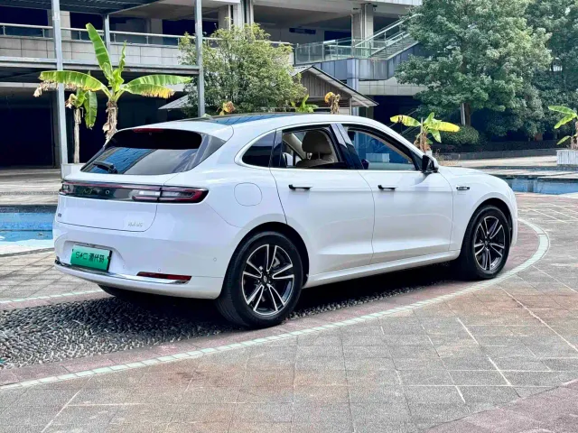 AITO Wenjie AITO M5 2025 Extended Range Ultra AWD — Фото автомобиля 16