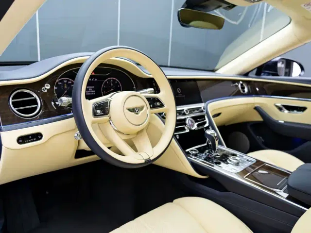 Bentley Flying Spur — Фото автомобиля 10