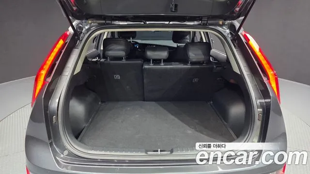 Kia Niro — Фото автомобиля 26