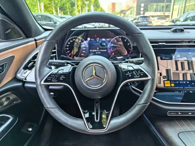 Mercedes-Benz E-Class — Фото автомобиля 7