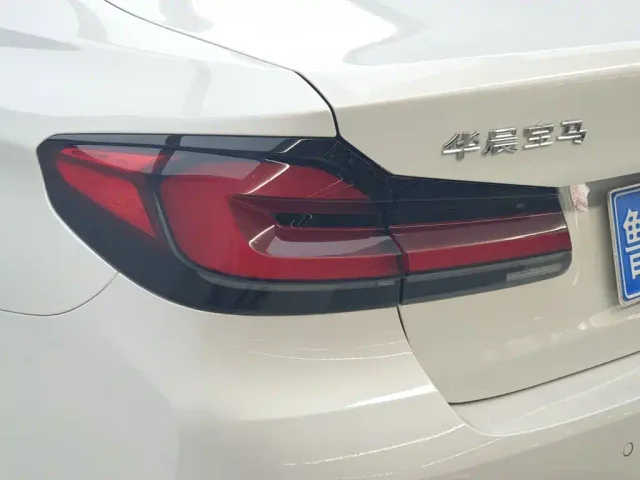 BMW 5 Series — Фото автомобиля 10
