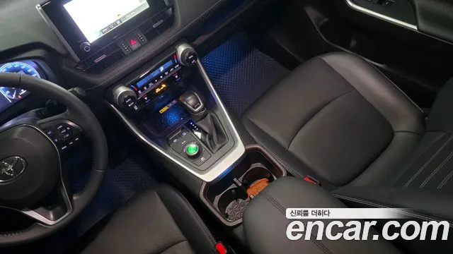 Toyota RAV4 — Фото автомобиля 14