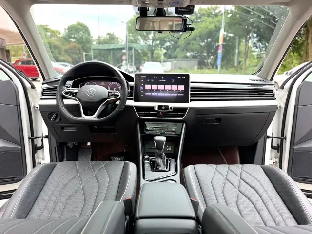 Volkswagen Tiguan L — Фото автомобиля 8