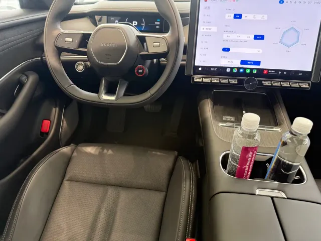 Xiaomi SU7 — Фото автомобиля 13