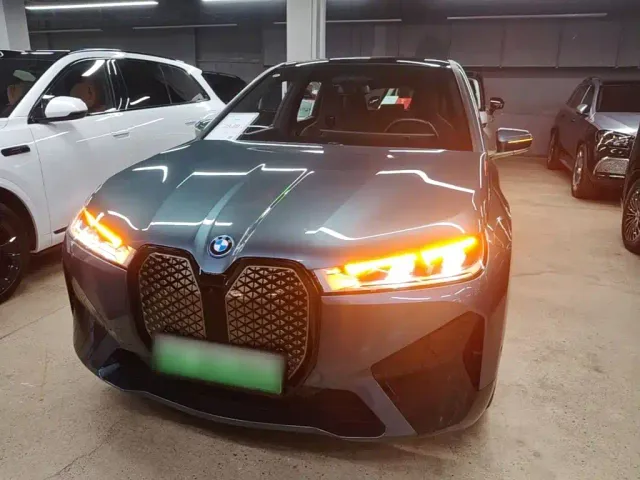 BMW iX — Фото автомобиля 2