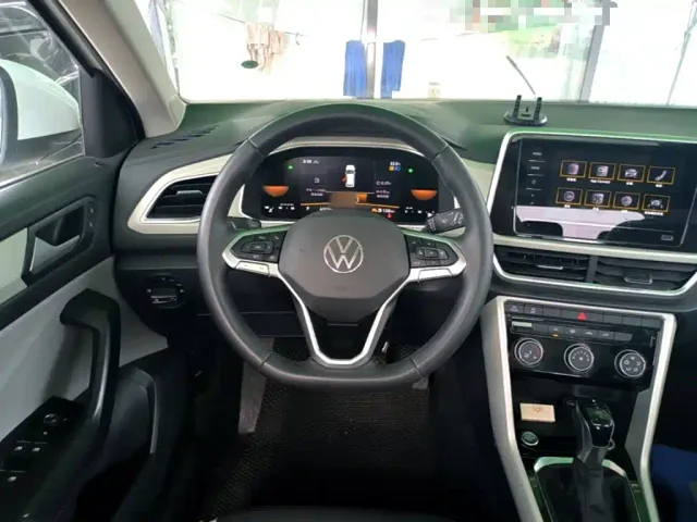 Volkswagen T-Roc — Фото автомобиля 10