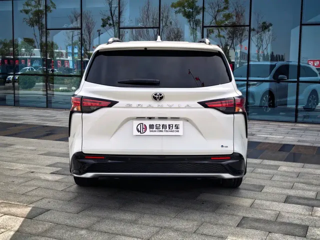 Toyota Granvia — Фото автомобиля 7