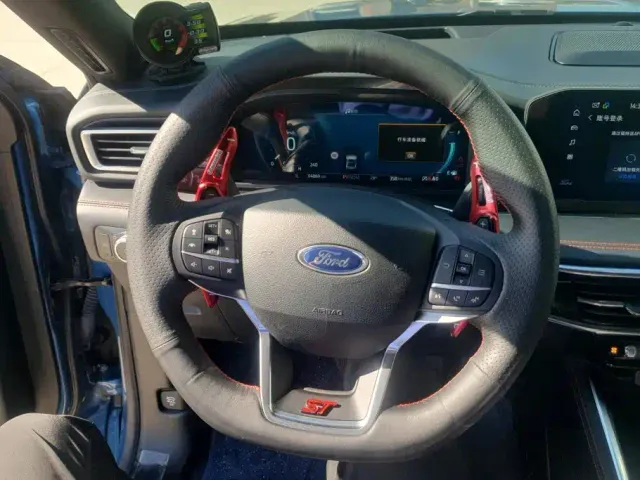 Ford Explorer — Фото автомобиля 14