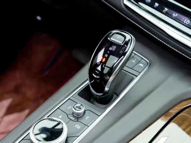 Cadillac Escalade — Фото автомобиля 22