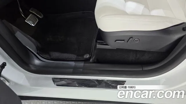 Tesla Model Y — Фото автомобиля 25