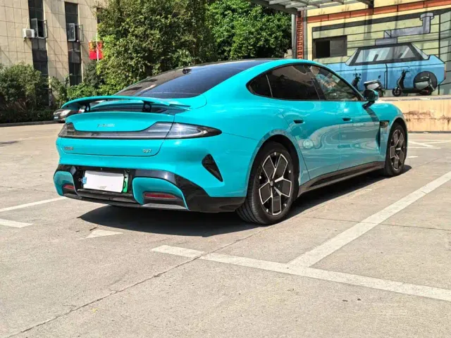 Xiaomi SU7 — Фото автомобиля 16