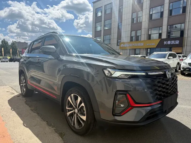 Changan CS35 Plus — Фото автомобиля 3