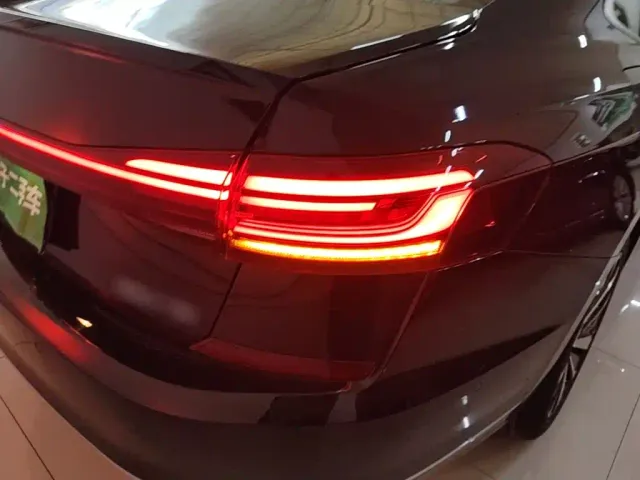 Volkswagen Passat — Фото автомобиля 7