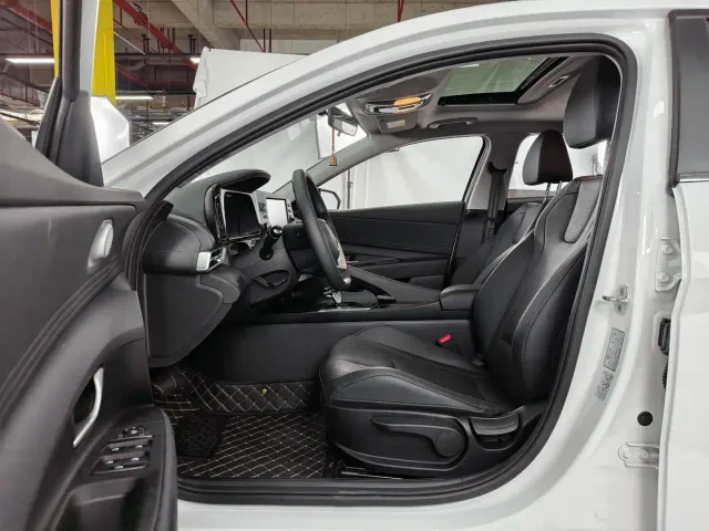 Hyundai Elantra — Фото автомобиля 8