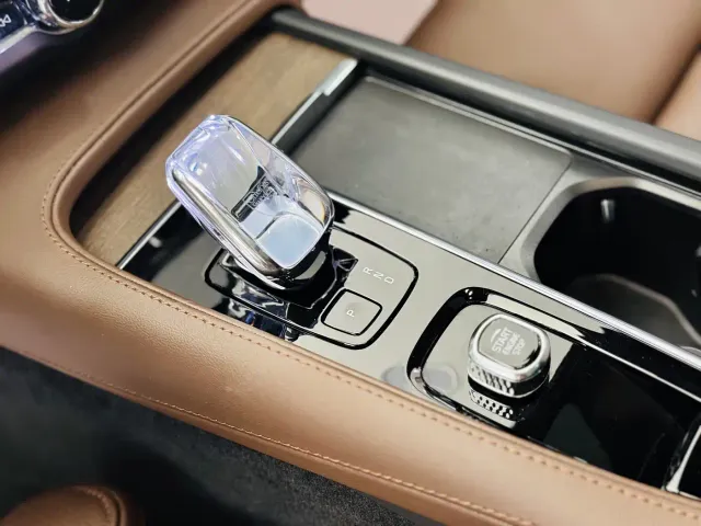 Volvo S90 — Фото автомобиля 14
