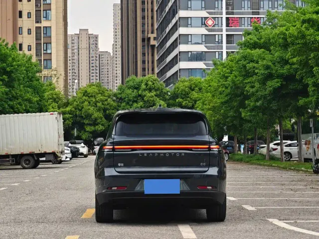 Leapmotor C10 — Фото автомобиля 8