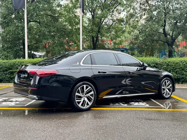 Mercedes-Benz E-Class — Фото автомобиля 7