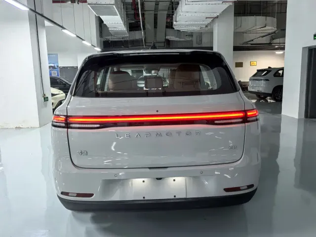 Leapmotor C10 — Фото автомобиля 5