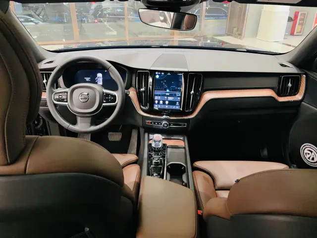 Volvo XC60 — Фото автомобиля 8