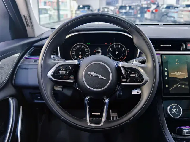 Jaguar XFL — Фото автомобиля 10