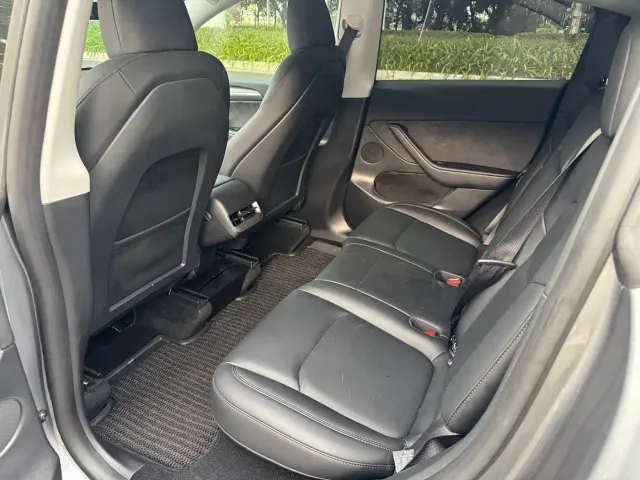 Tesla Model Y — Фото автомобиля 9