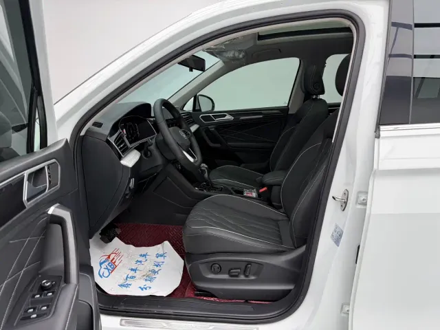 Volkswagen Tiguan L — Фото автомобиля 7
