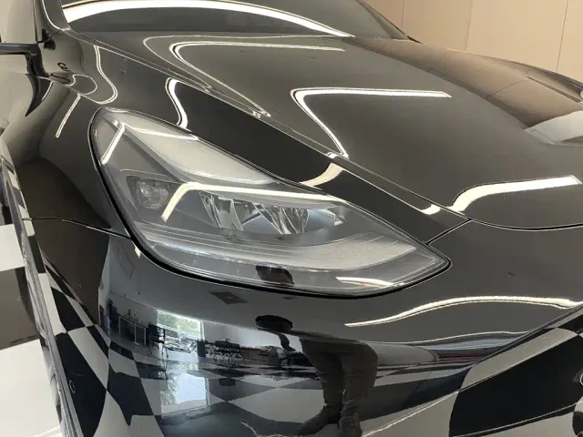 Tesla Model Y — Фото автомобиля 9