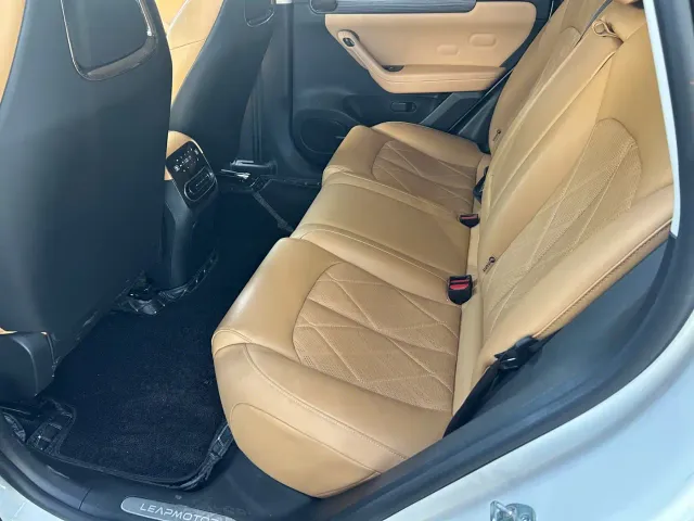 Leapmotor C11 — Фото автомобиля 6