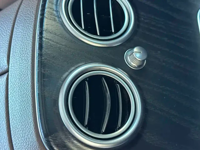 Mercedes-Benz E-Class — Фото автомобиля 16