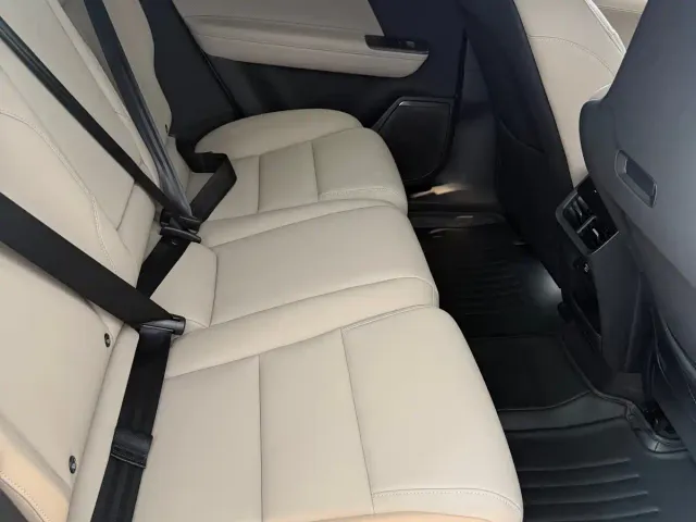 Volvo XC70 Plug-in Hybrid — Фото автомобиля 8
