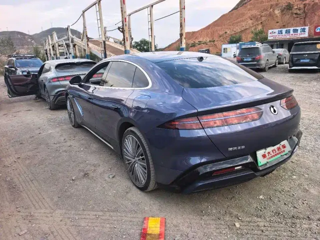 Denza Z9 — Фото автомобиля 3