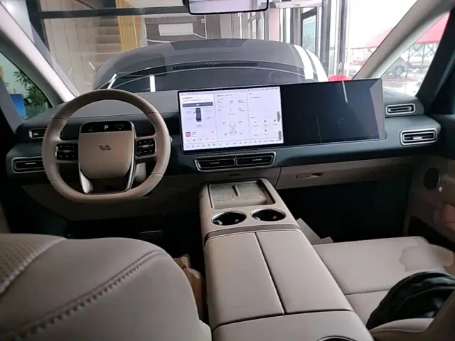 Li Auto MEGA — Фото автомобиля 9
