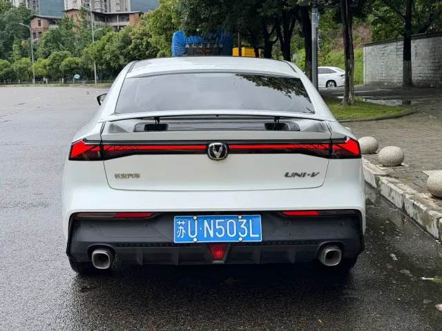 Changan UNI-V — Фото автомобиля 4