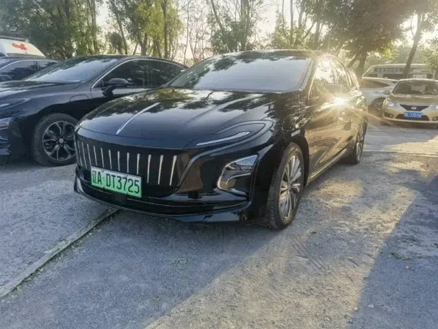 Фотография автомобиля — Hongqi E-QM5