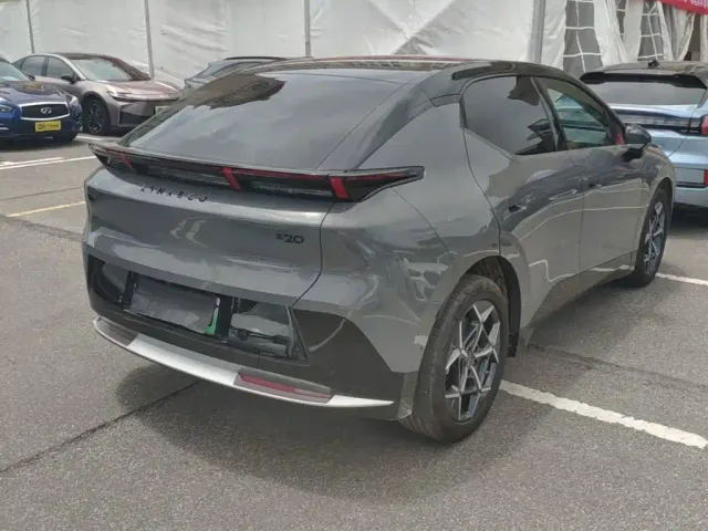 Lynk & Co Z20 — Фото автомобиля 6